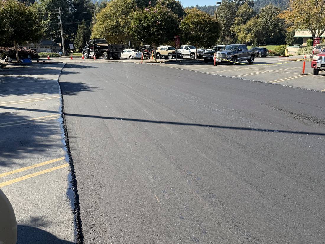 New asphalt surface with a single seam