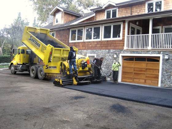 Santana paver laying a residential driveway