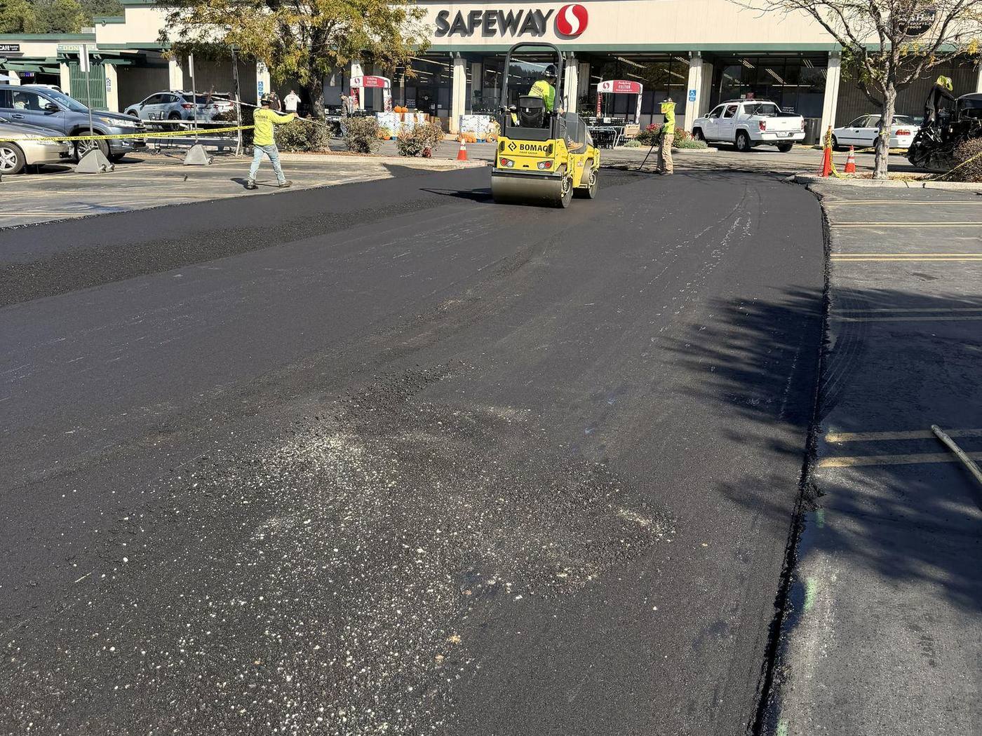 Fresh asphalt by Santana Paving and Grading